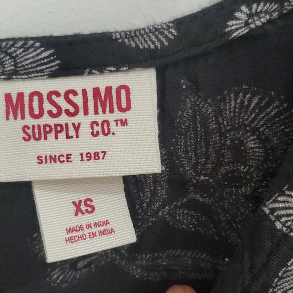Mossimo Top - Picture 2 of 2